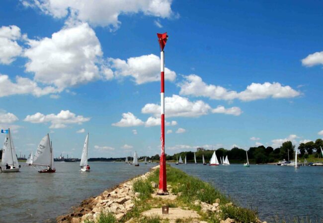 WASSERSPORT AM RHEIN